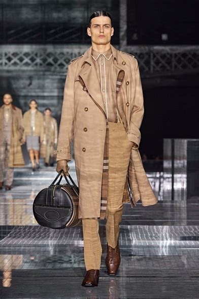 burberry look sfilata|burberry runway dresses.